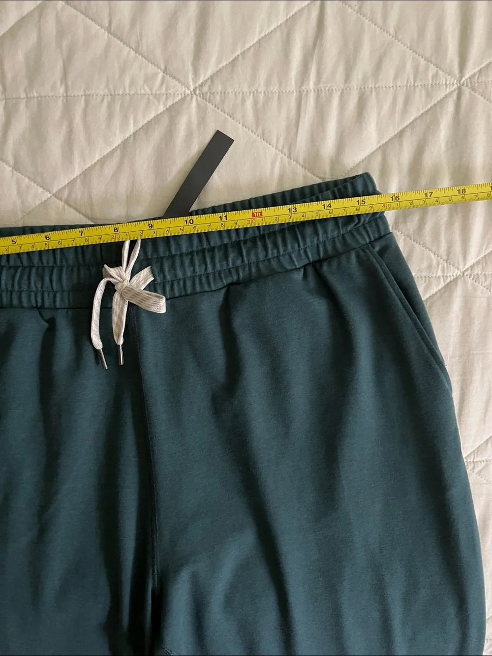 VUORI performance joggers with pockets medium